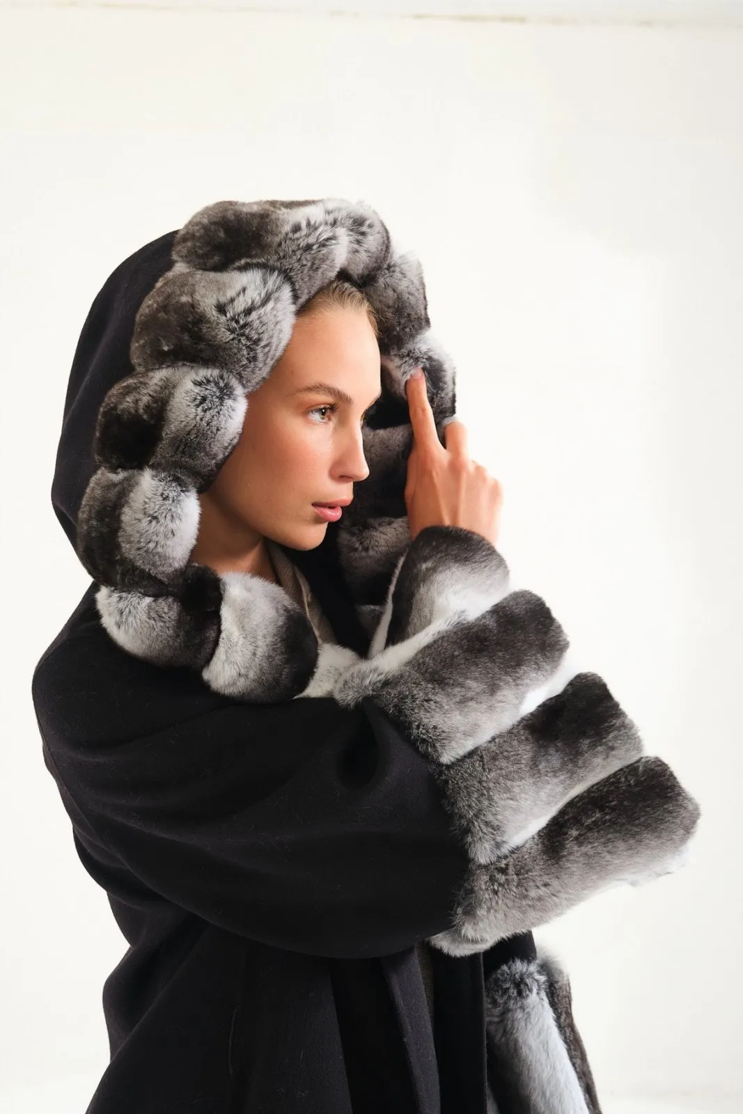 Black Hooded Wool Chinchilla Fur Abaya